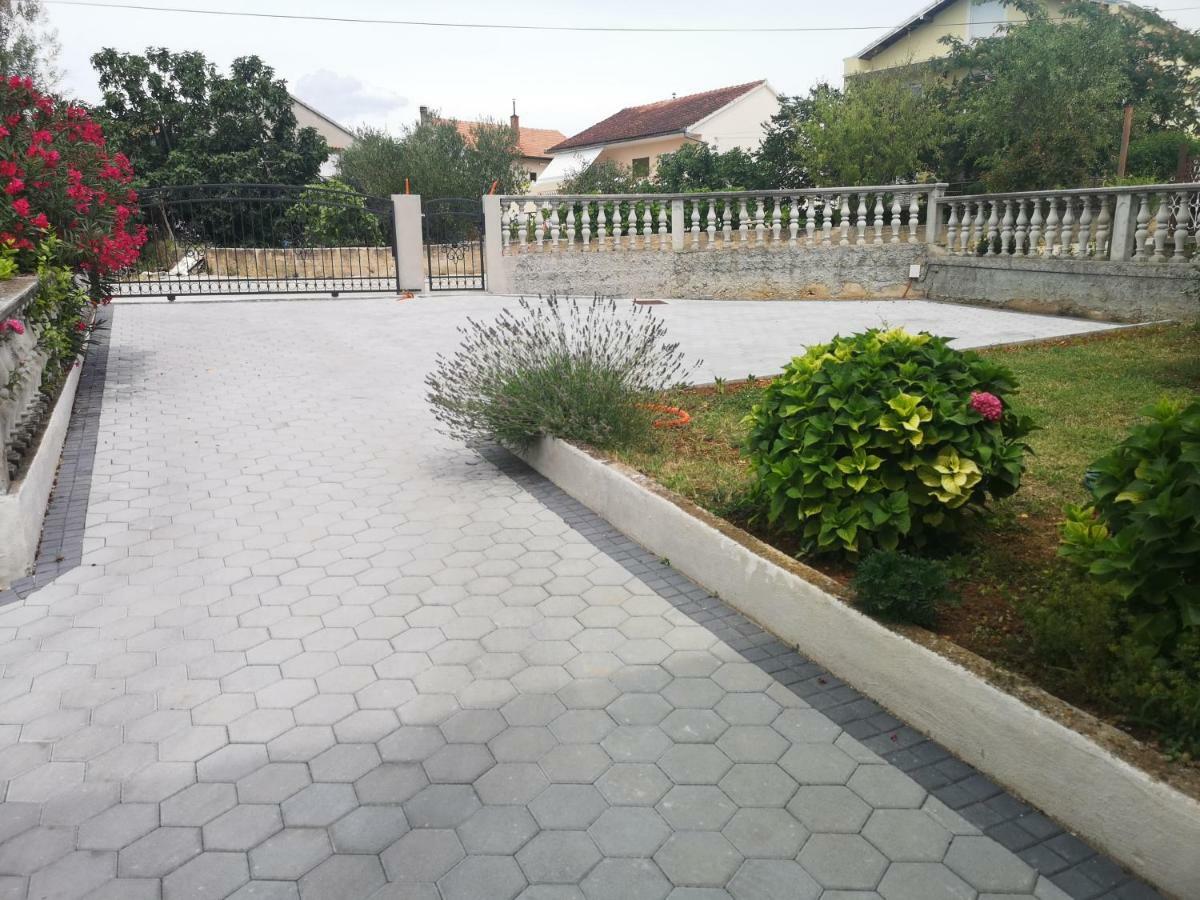 Sara Apartman Bibinje Kültér fotó
